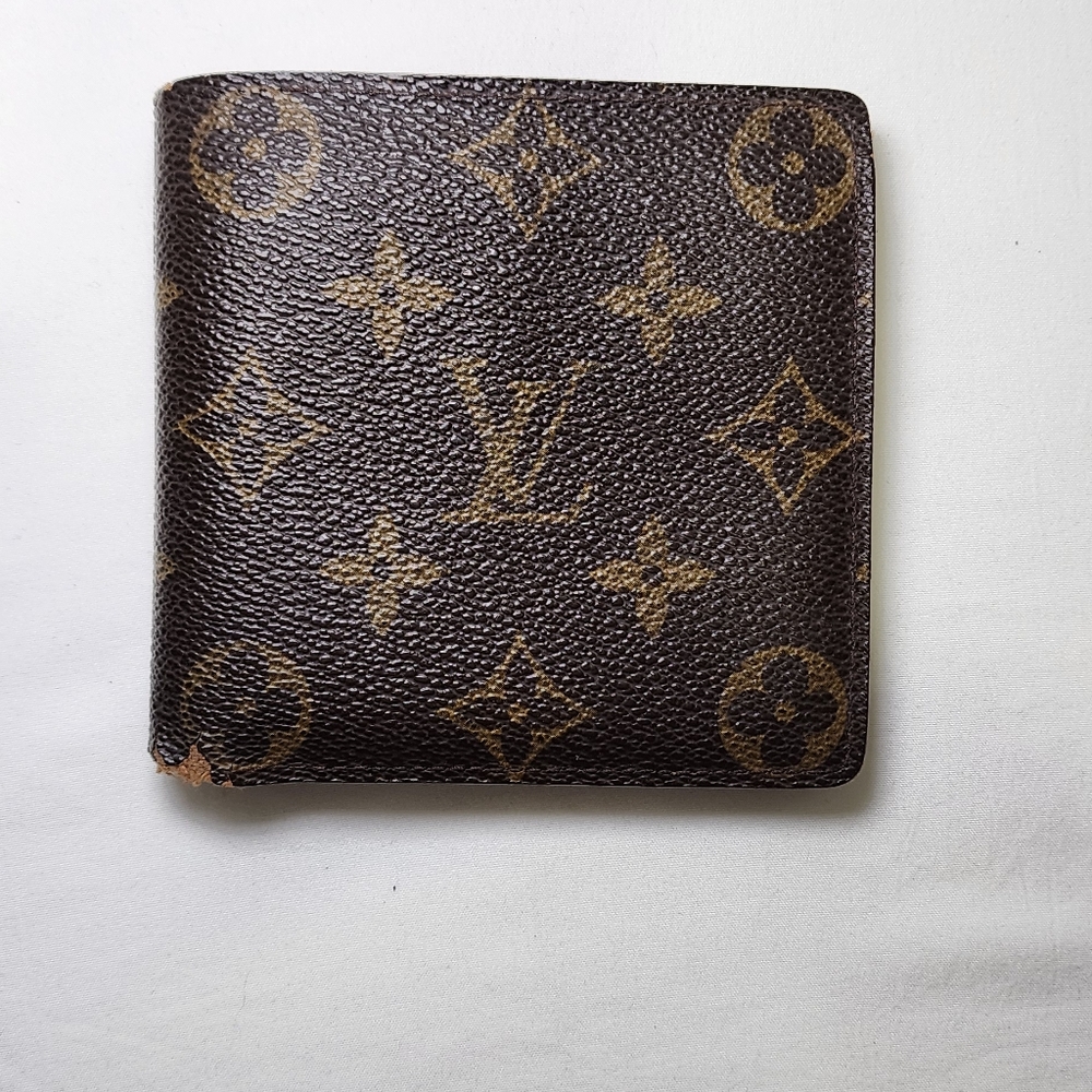 Louis Vuitton Monogram Bi-Fold